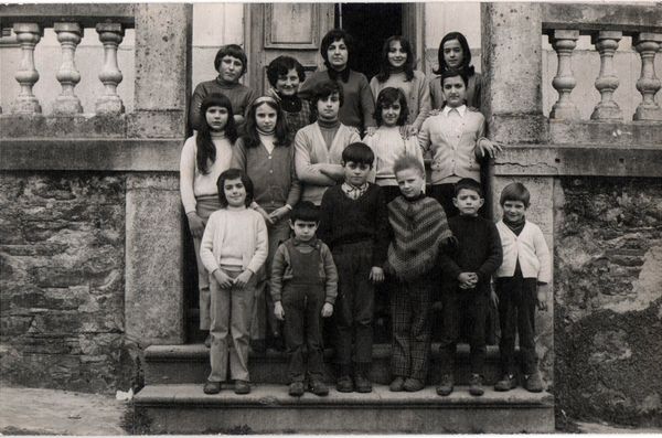 Imagen histórica de la escuela de Bres
